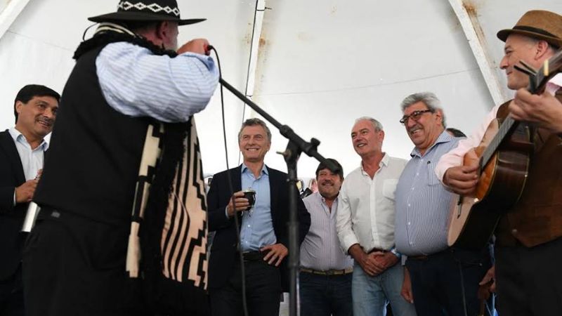Ayala recibió a Macri con mates y payadas en La Matera