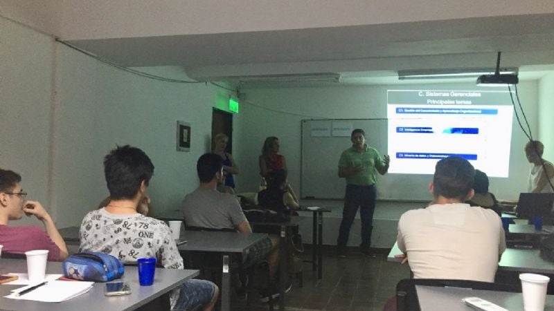 Charla sobre las asignaturas electivas de Ingeniería en Informática