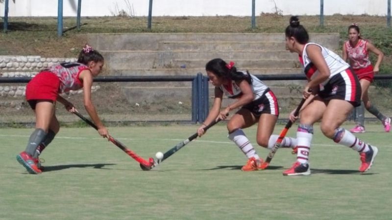 Tesorieri, Muni y V. Cubas ganaron en el Regional de Hockey