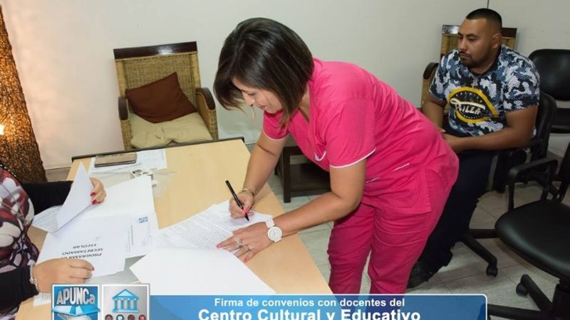 Firmaron convenios con docentes que dictarán cursos en APUNCa