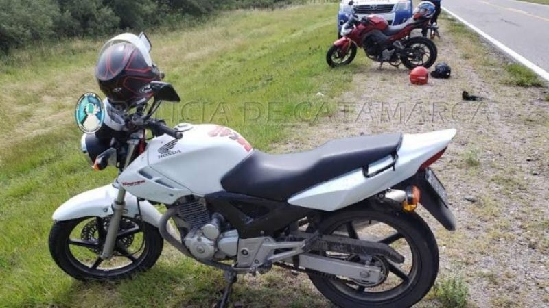 Chocaron dos motos en Paclín