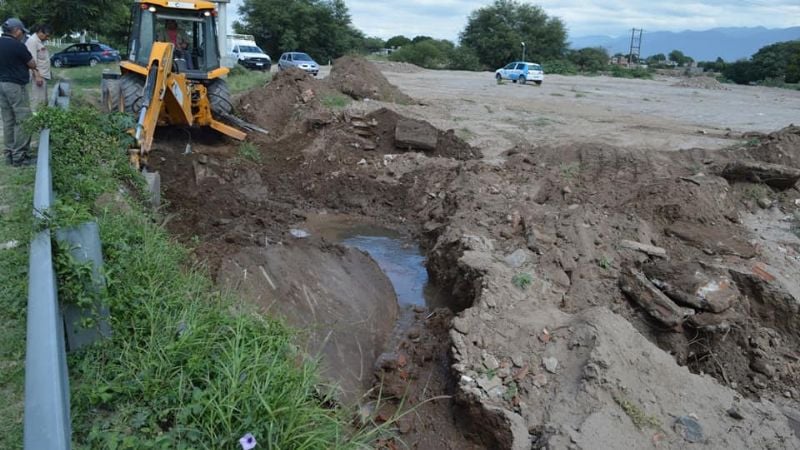 Trabajos de desobstrucción de colectora cloacal en la zona sur