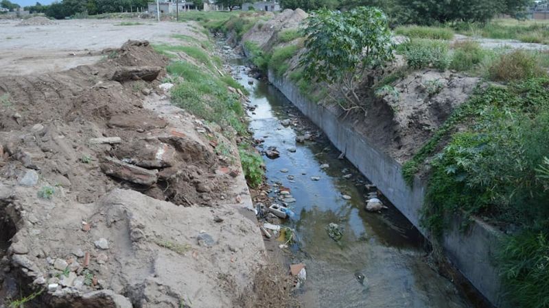 Trabajos de desobstrucción de colectora cloacal en la zona sur