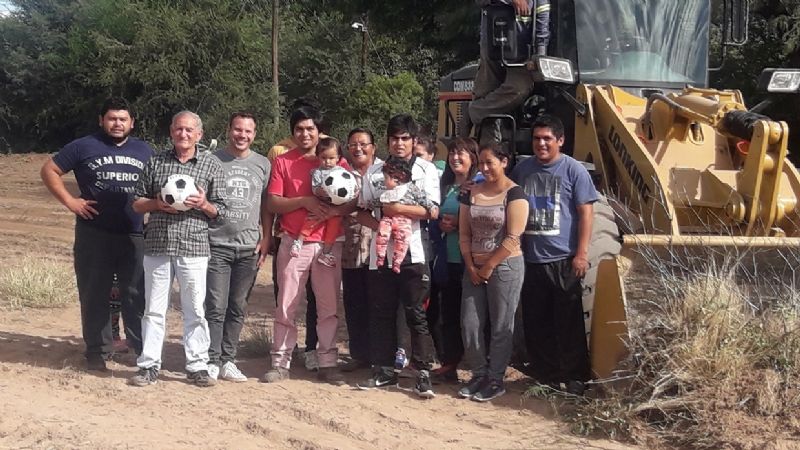 Joven peronista escala con hechos mientras Páez promete becas