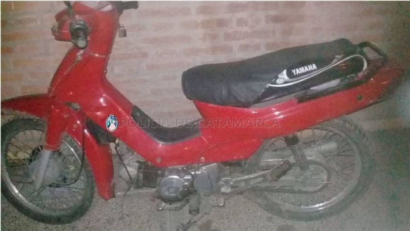 Le robaron la moto, la abandonaron y policías la encontraron