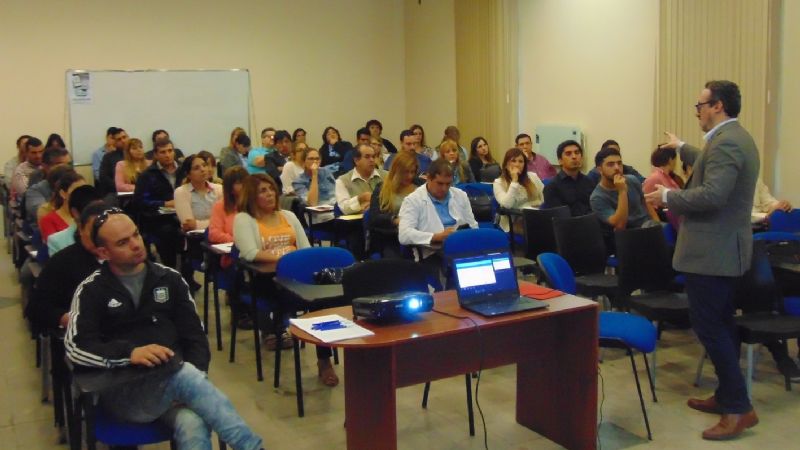 Funcionarios y empleados públicos se capacitaron en Competencias Directivas