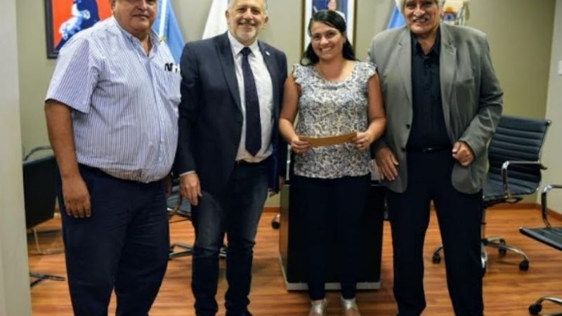 Solá Jais entregó el Premio "Dr. Carlos Gregorio Malbrán"
