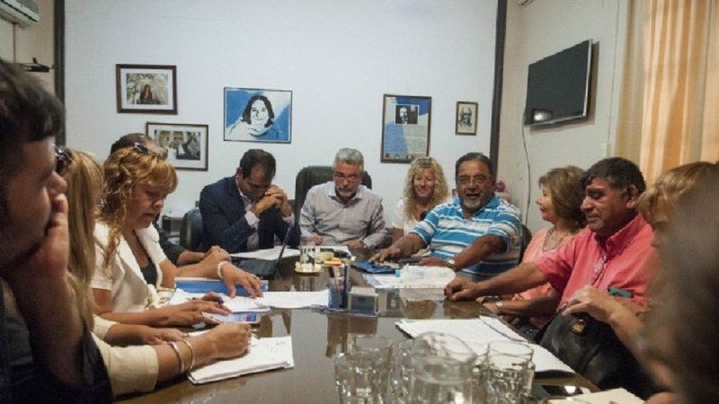 Nueva reunión entre gremios docentes y Educación
