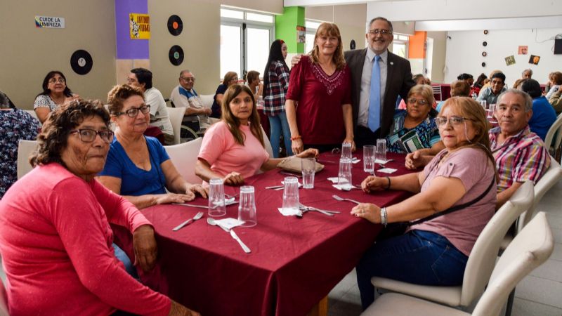 Visita a los adultos mayores alojados en el CIIC
