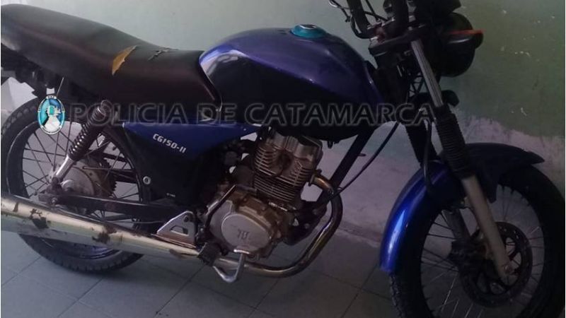 Atrapan a un ladrón que escapaba en una moto con elementos robados