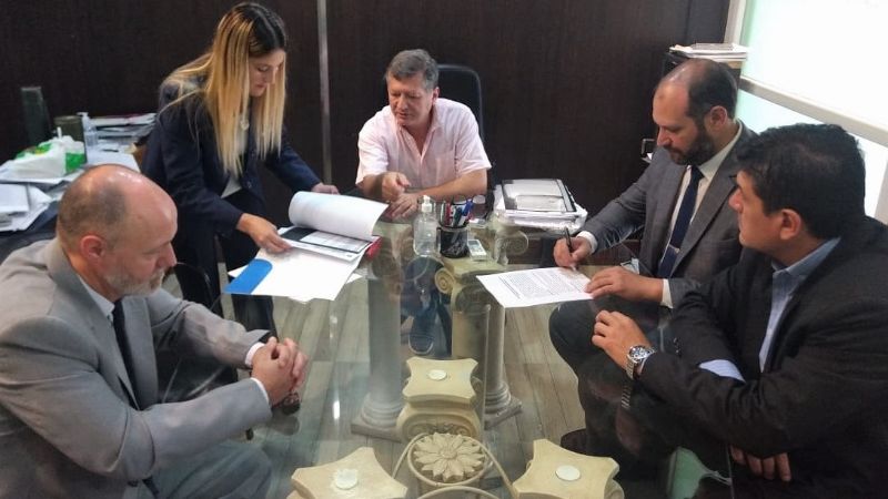 Salud firmó convenio con Banco Nación para la contratación de seguros