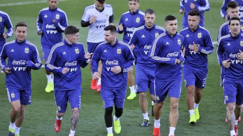 Scaloni probó con Suárez como “socio” de Messi