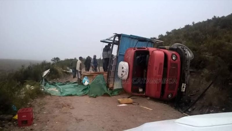 Volcó un camión en Andalgalá