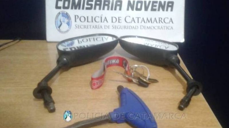 Tras una persecución, atrapan a dos ladrones con dos espejos de moto