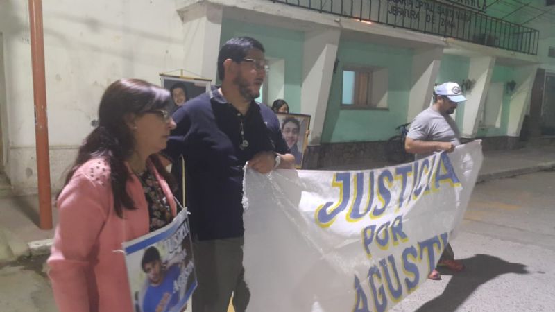 Con una marcha del silencio, piden justicia por la muerte del locutor