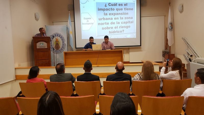 Estudiantes investigaron el impacto del desarrollo urbano en zona de riesgo hídrico