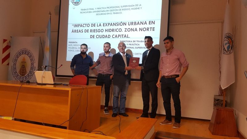 Estudiantes investigaron el impacto del desarrollo urbano en zona de riesgo hídrico