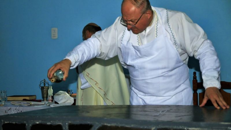 Fiesta en Chuchucaruana con la consagración del altar y dedicación del templo