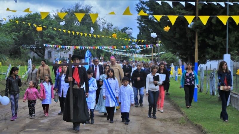 Fiesta en Chuchucaruana con la consagración del altar y dedicación del templo