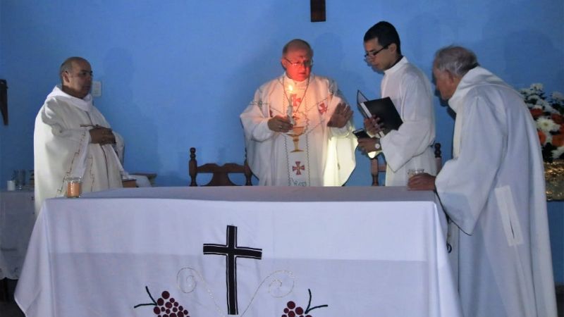 Fiesta en Chuchucaruana con la consagración del altar y dedicación del templo