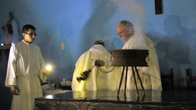 Fiesta en Chuchucaruana con la consagración del altar y dedicación del templo