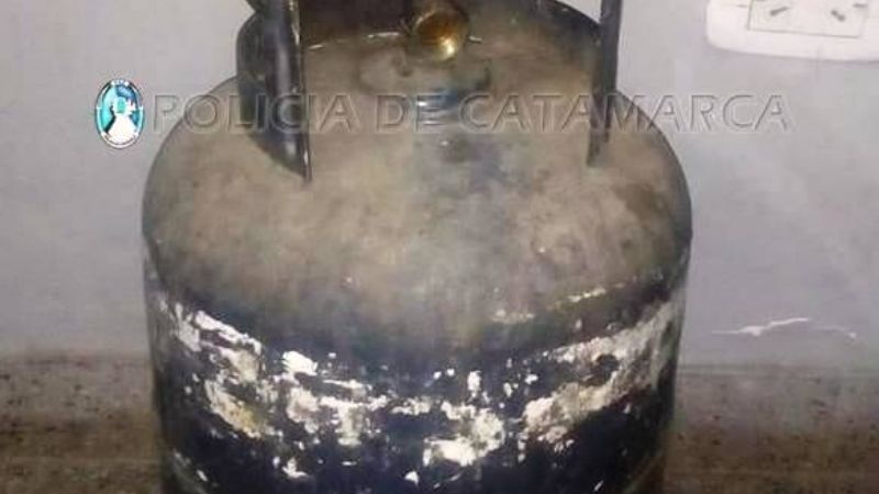 Aprehenden a dos jóvenes y recuperan una garrafa robada