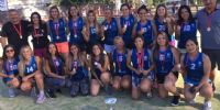 CAMPEONAS. Las chicas de la UNCa. festejaron en Santiago.