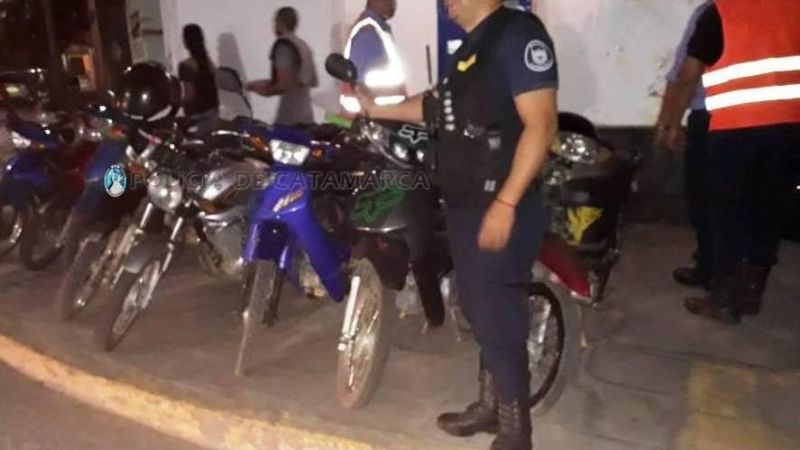 Retienen una decena de motos en un control en Valle Viejo