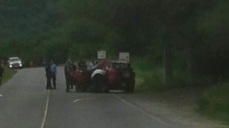 Se estrelló contra un poste en la ruta 4