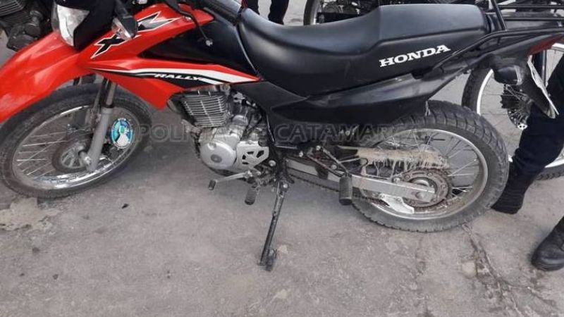Arrestan a dos jóvenes que circulaban en moto alcoholizados