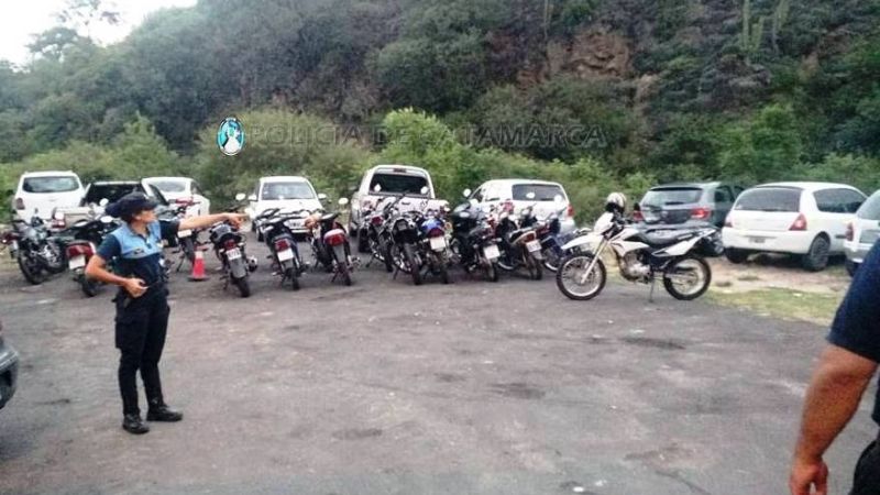 Secuestran 200 vehículos en puestos camineros de Capital, Valle Viejo y Capayán