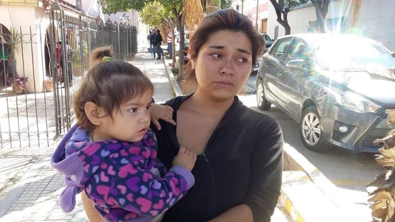 Páez ignora a mamá que cobra una beca de 500 pesos