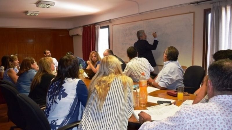 Cuenta regresiva para la firma del acuerdo salarial entre gremios y Educación