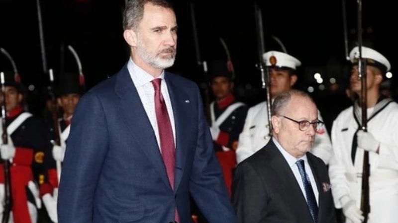 Papelón: No había escalera para que bajaran los reyes