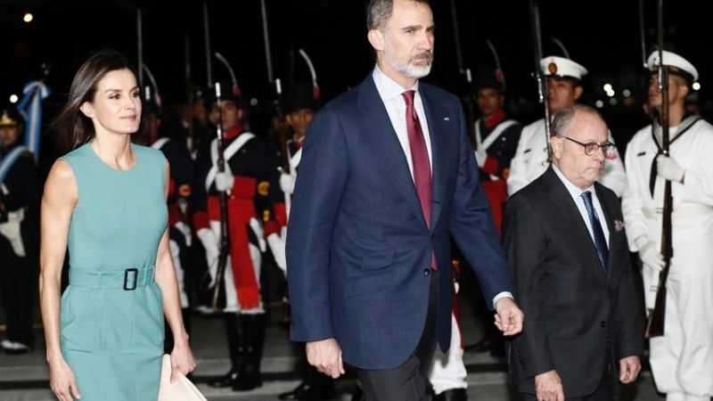 Papelón: No había escalera para que bajaran los reyes