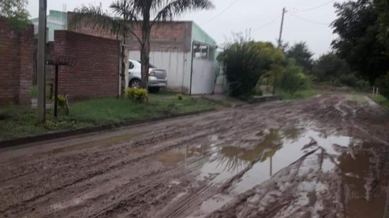 La lluvia dejó los caminos intransitables en Bañado de Ovanta
