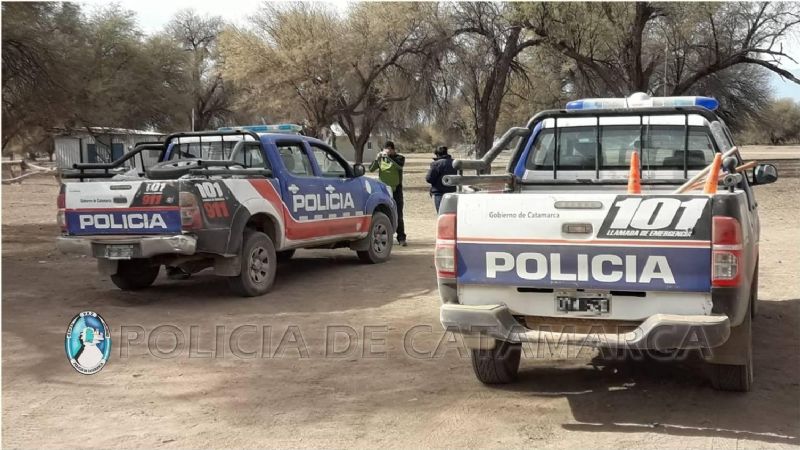 Buscan a un hombre que atacó a su pareja y quemó su casa