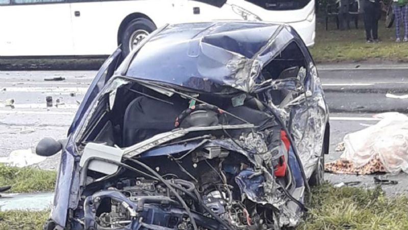 Choque frontal entre un camión y un auto en la Cocha dejó como saldo un muerto
