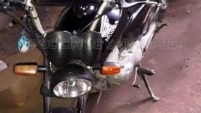 A través de cámaras logran detener a ladrones y recuperar una moto