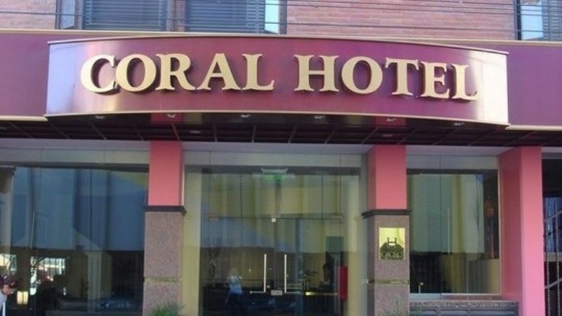 Hotel reclama el pago de deudas a senador, abogada y al PJ