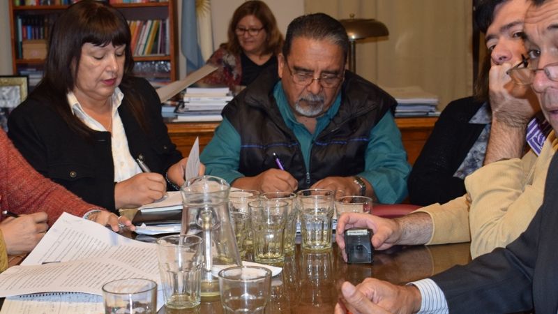 Hubo acuerdo y firma del aumento salarial para docentes