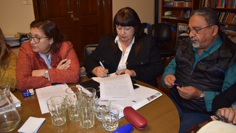 Hubo acuerdo y firma del aumento salarial para docentes