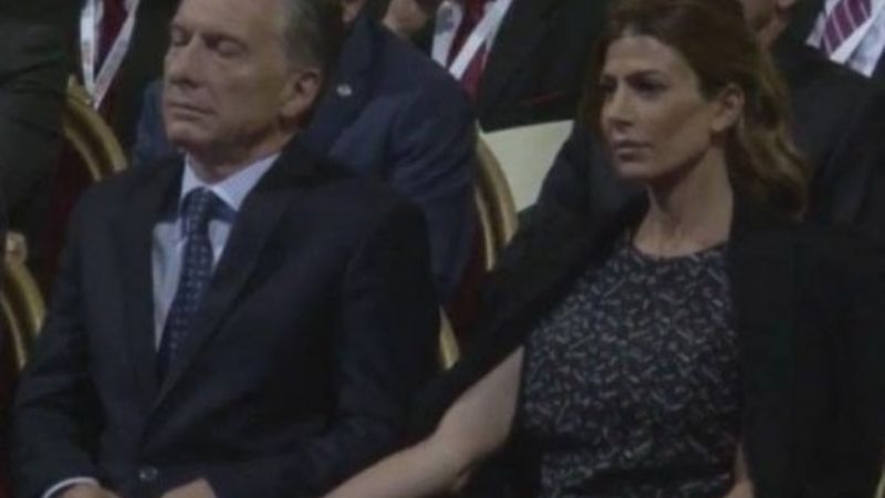 Papelón: Macri se durmió en el Congreso de la Lengua