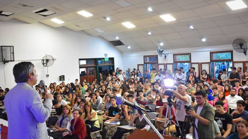 La Facultad de Derecho recibió a 800 ingresantes