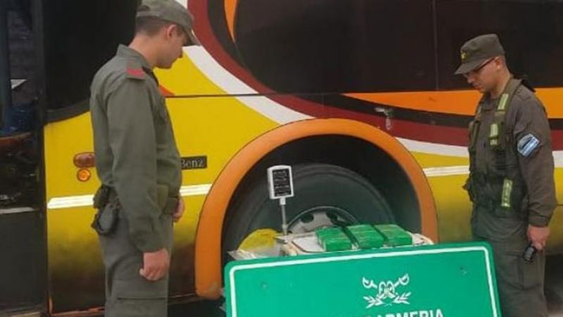 Interceptan colectivo con 3 kilos de cocaína ocultos en el aire acondicionado