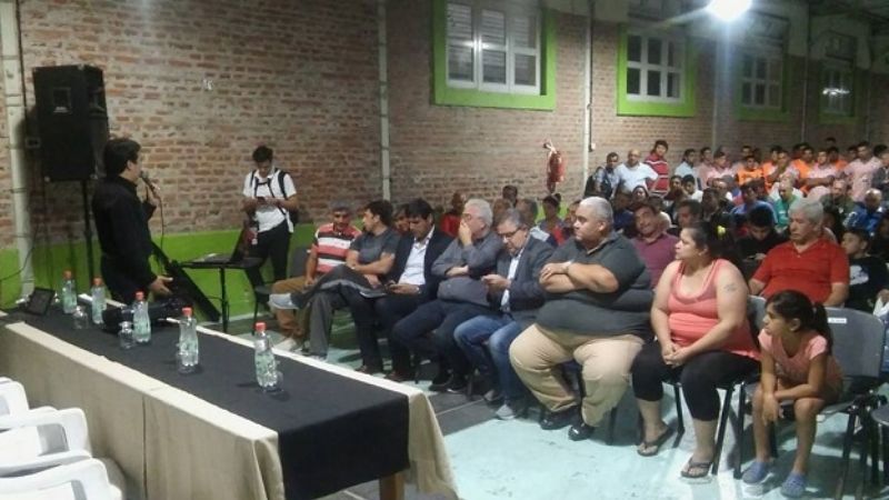 El Auténtico recibió la donación de un terreno y presentó su indumentaria