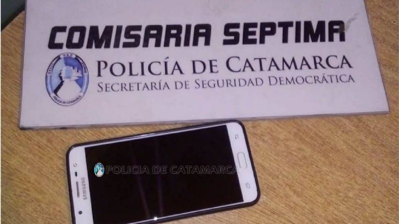 Tres sujetos robaron un celular y atraparon a uno de los ladrones