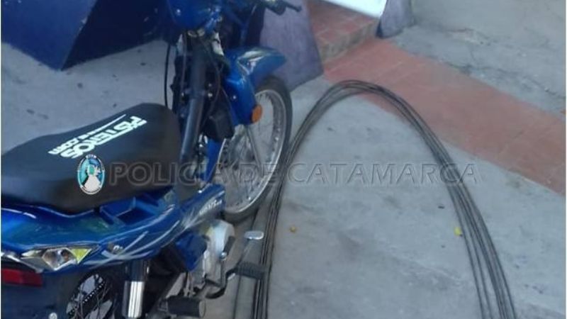 Atrapan a un joven cuando trasladaba hierros robados de una obra en construcción