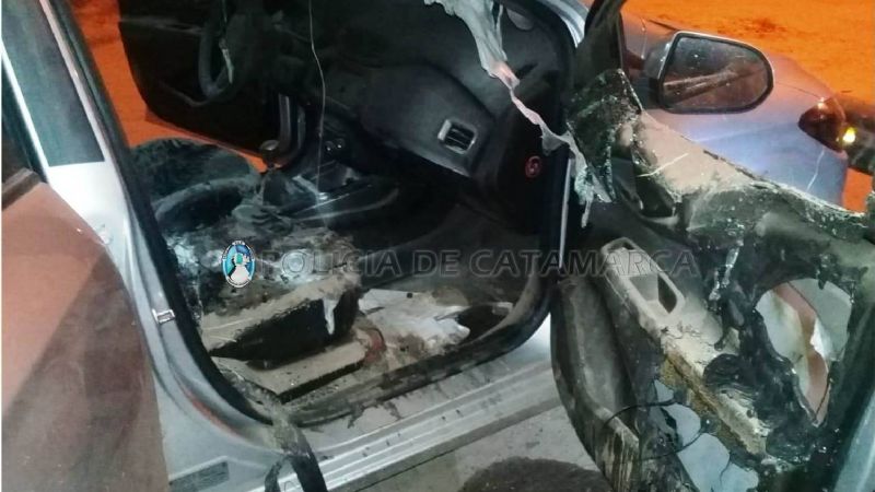 Incendió un auto luego de un robo y policías atraparon al ladrón