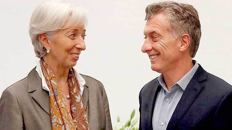 Según la revista Forbes, Argentina “está a un paso del colapso económico"